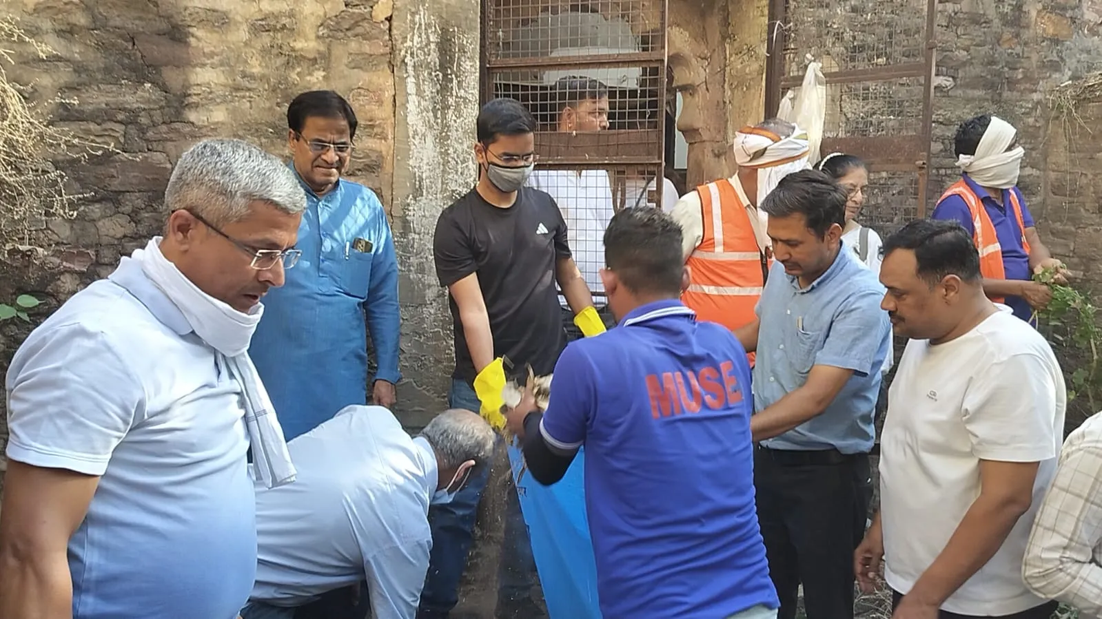 खेड़ापति बावड़ी में चला जल गंगा संवर्धन अभियान
बावड़ी को किया स्वच्छ, दिलाई स्वच्छता की शपथ