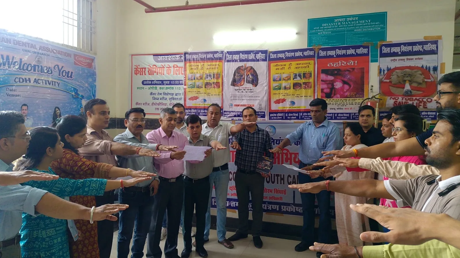 ग्वालियर में अनाधिकृत रूप से बेच रहे तम्बाकू 12 दुकानदारो पर 2400/- का चालान:-  ( जिला चिकित्सालय में लगी प्रदर्शनी और आमजन को सिविल सर्जन ने दिलाई शपथ )