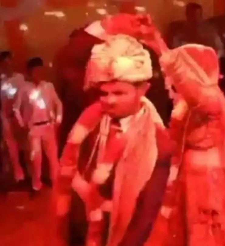 बिजनौर के हल्दौर में एक शादी खुशियों से शुरू हुई, लेकिन अंत होते-होते पूरी तरह बिगड़ गई। उत्तराखंड के लक्सर से बारात बड़े धूमधाम से आई थी। लड़की वालों ने भी मेहमानों के स्वागत में कोई कमी नहीं छोड़ी। सब कुछ ठीक चल रहा था, लेकिन दूल्हे की एक गलती ने सब बदल दिया।