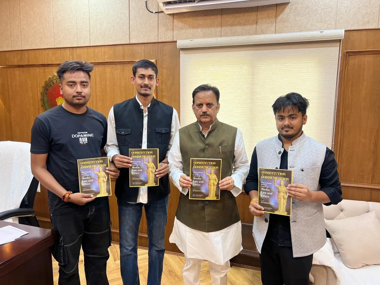 संविधान के महत्व को जन-जन तक पहुँचाने के लिए सतत संवाद आवश्यक: उप मुख्यमंत्री श्री शुक्ल  एमसीयू की पत्रिका "कॉन्स्टिट्यूशन टू कम्युनिकेशन" का किया विमोचन