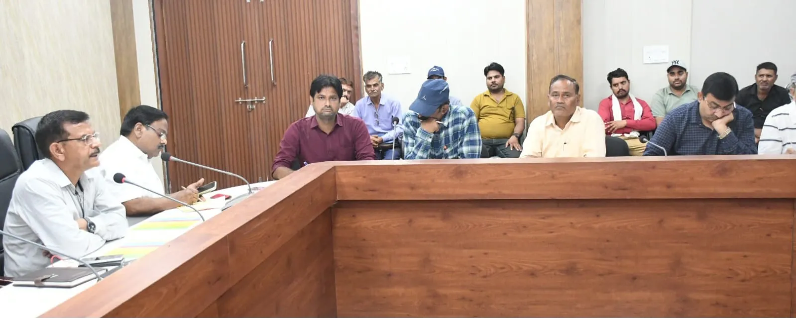 जलकर वसूली में तेजी लाने अपर आयुक्त श्री तोमर ने ली समीक्षा बैठक