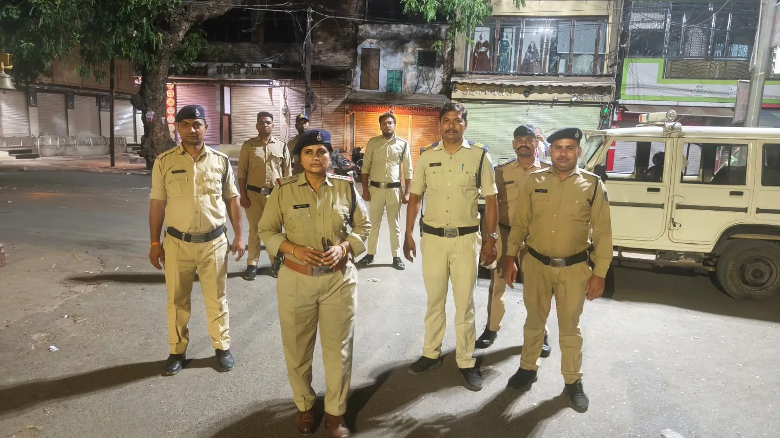 कॉम्बिंग गश्त के दौरान 249 फरार स्थाई एवं गिरफ्तारी वारंटियों को गिरफ्तार कर 303 गुण्डा व हिस्ट्रीशीटरों को किया चेक