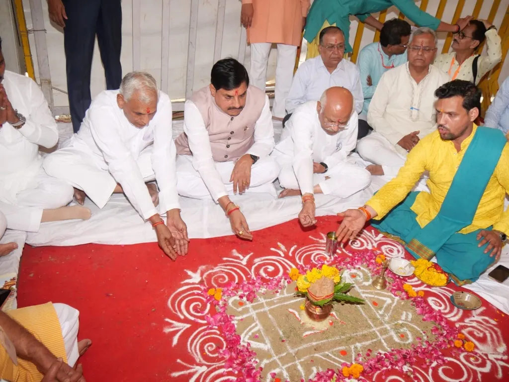 विश्वविद्यालय शिक्षा के केन्द्र होने के साथ राष्ट्र निर्माण के स्थल भी होते हैं - मुख्यमंत्री डॉ. यादव मुख्यमंत्री डॉ. यादव के मुख्य आतिथ्य में हुआ ऋषि गालव विश्वविद्यालय का भूमिपूजन ऋषि गालव विश्वविद्यालय की स्थापना में राज्य सरकार हरसंभव सहयोग करेगी आरएसएस की अखिल भारतीय कार्यकारिणी समिति के सदस्य श्री सुरेश सोनी एवं मध्य प्रांत संघ चालक श्री पाण्डे की उपस्थिति में हुआ समारोह का आयोजन
