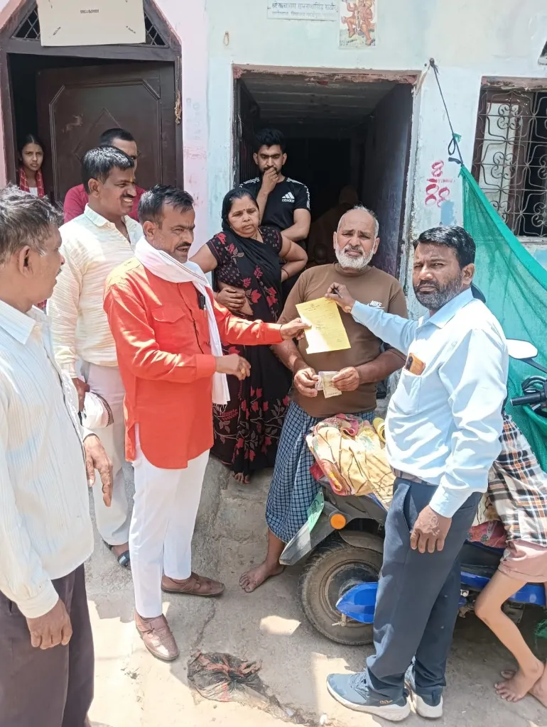 खुले में गोबर बहाने पर किए गए कई स्थानों पर जुर्माने

गोबर फैलाने पर 28 हजार एवं गंदगी फैलाने पर 16 हजार का जुर्माना
