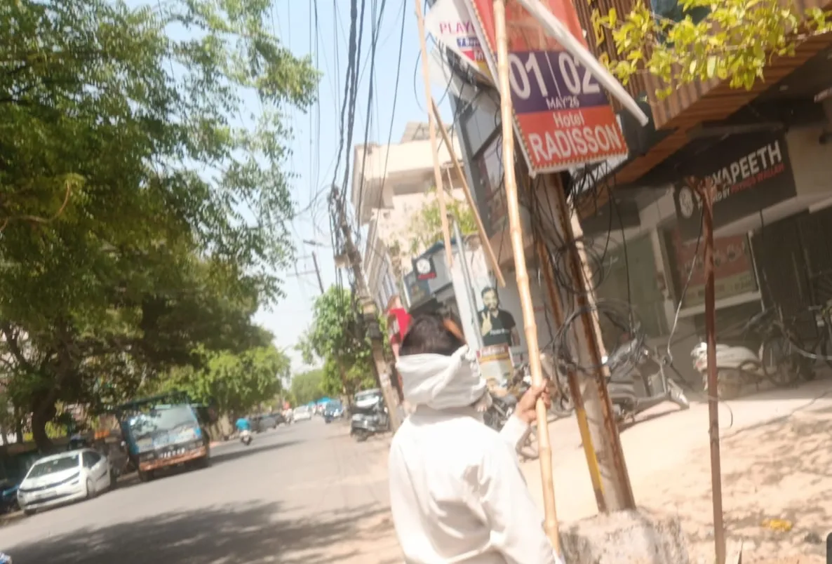 नगर निगम का अतिक्रमण पर बड़ा अभियान  नाले पर अवैध निर्माण हटाया, फुटपाथ अतिक्रमण पर कार्रवाई, बैनर-पोस्टर भी किए जब्त