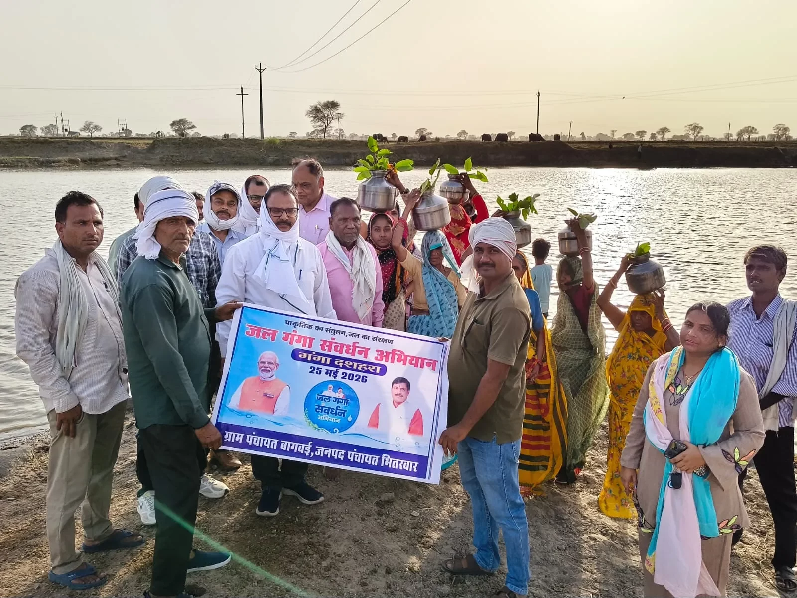 जिले के ग्रामीण अंचल में भी गंगा दशहरा पर्व पर जल स्त्रोतों की रक्षा के लिये चला अभियान प्रभात फेरी व कलश यात्राएं निकलीं, चुनरी अर्पण, दीपदान व सामूहिक श्रमदान कार्यक्रम हुए
