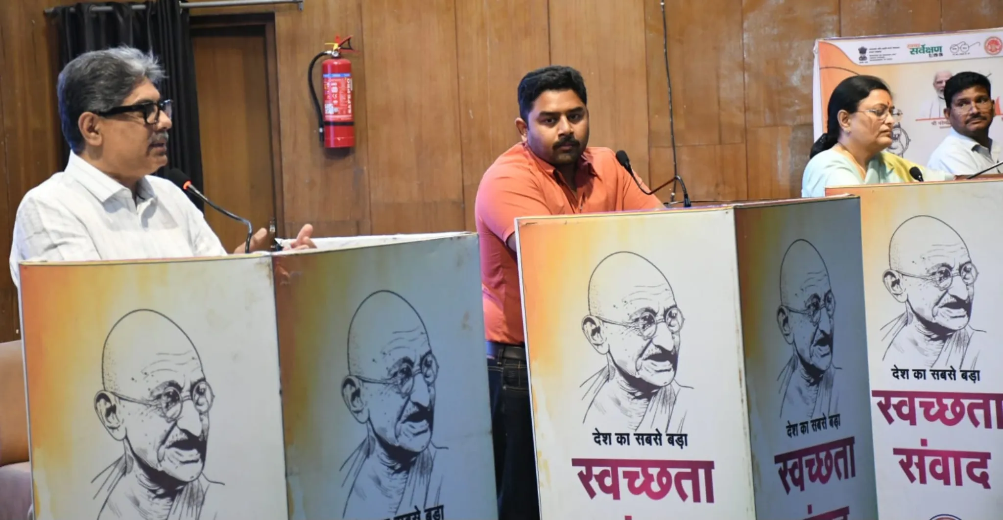 स्वच्छता संवाद
बुजुर्ग भी बनेंगे स्वच्छता के वालेंटियर

स्वतंत्रता संग्राम सेनानी ने दिलाई स्वच्छता की शपथ
