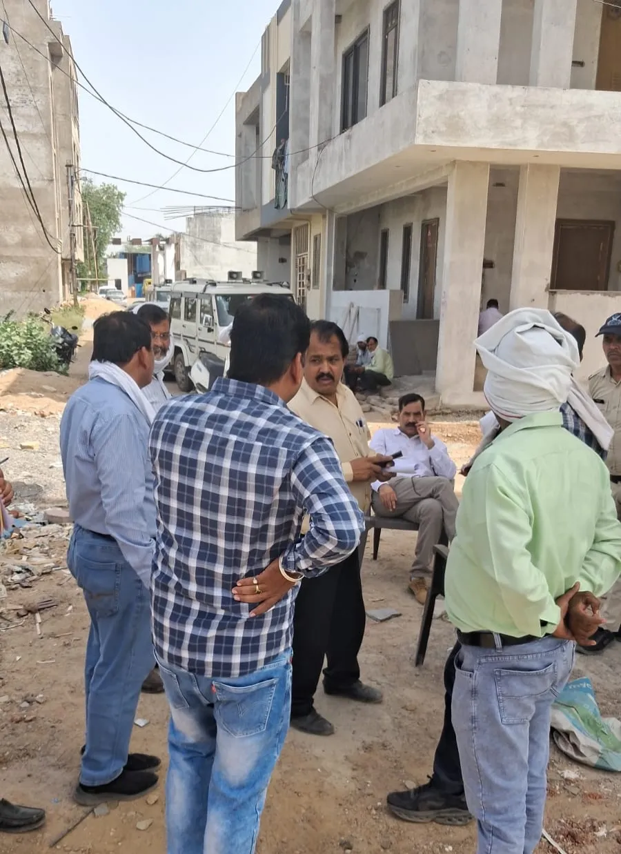 नगर निगम का अतिक्रमण पर बड़ा अभियान  नाले पर अवैध निर्माण हटाया, फुटपाथ अतिक्रमण पर कार्रवाई, बैनर-पोस्टर भी किए जब्त