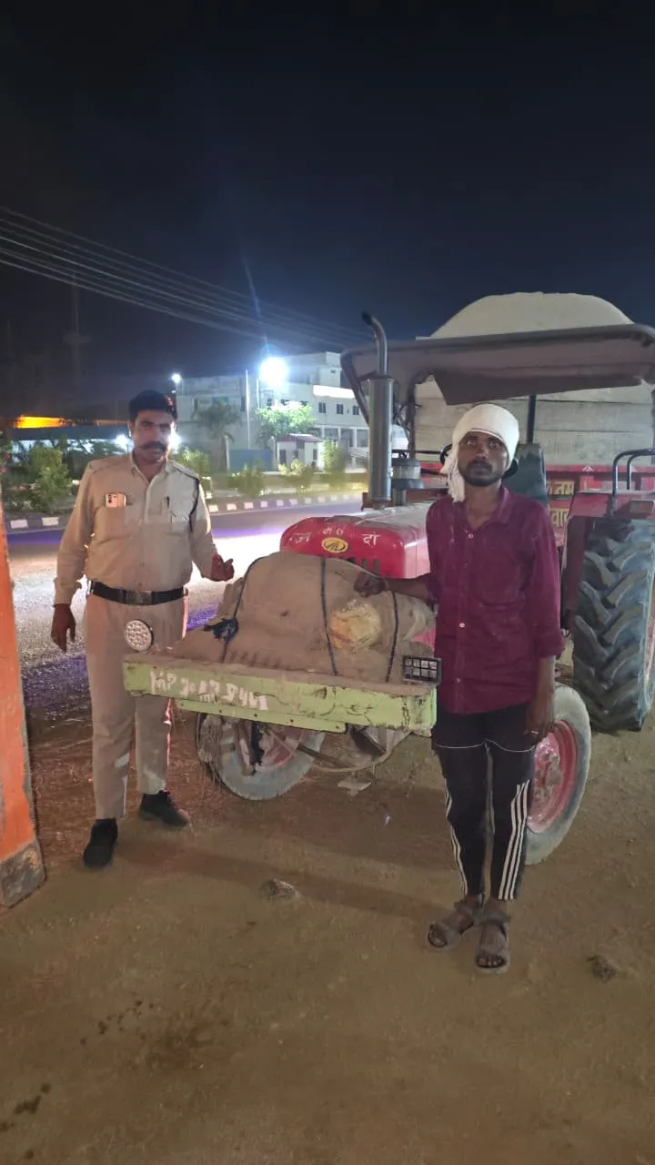 रेत और गिट्टी परिवहन करने वाले वाहनों की जांच के लिये चली विशेष मुहिम  22 वाहनों पर कार्रवाई, डेढ़ लाख रुपए का लगाया जुर्माना 