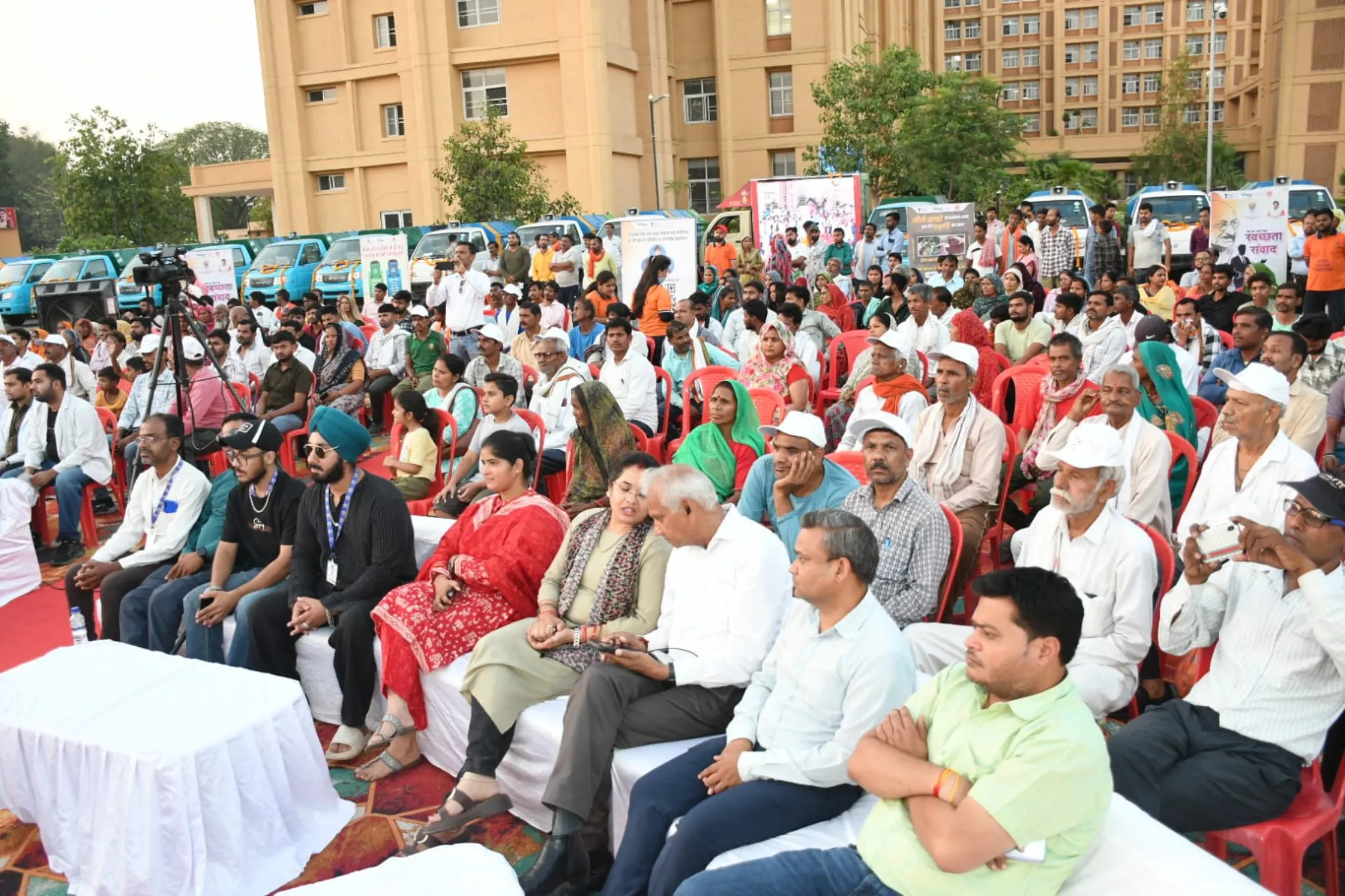 मरीजों के अटेंडर अस्पताल में रखें स्वच्छता का ध्यान: महापौर  
1000 बिस्तर अस्पताल में हुआ स्वच्छता संवाद 