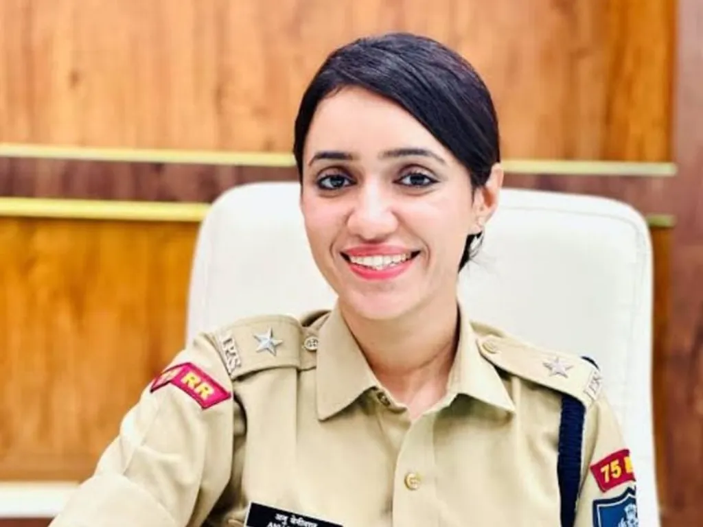 क्राईम ब्रांच व थाना बहोड़ापुर पुलिस की संयुक्त कार्यवाही *सोशल मीडिया पर कट्टे की वीडियो डालने वाले बाल अपचारी को पुलिस ने एक 315 बोर का देशी कट्टा सहित अभिरक्षा में लिया*