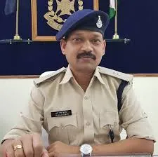 थाना चीनौर पुलिस की अवैध शराब के खिलाफ कार्यवाही

नदी किनारे बना रहे हाथ भट्टी की अवैध कच्ची शराब सहित तस्कर को चीनौर पुलिस ने पकड़कर शराब व उपकरण किए जप्त

🔴 कच्ची हाथ भट्टी की बनी कुल 50 लीटर शराब व शराब बनाने के उपकरण कुल मशस्का 10 हजार का जप्त किया गया।

🔴 पुलिस द्वारा मौके पर गुड़ लहान कीमती करीवन 80000/- रुपये का नष्ट किया गया।