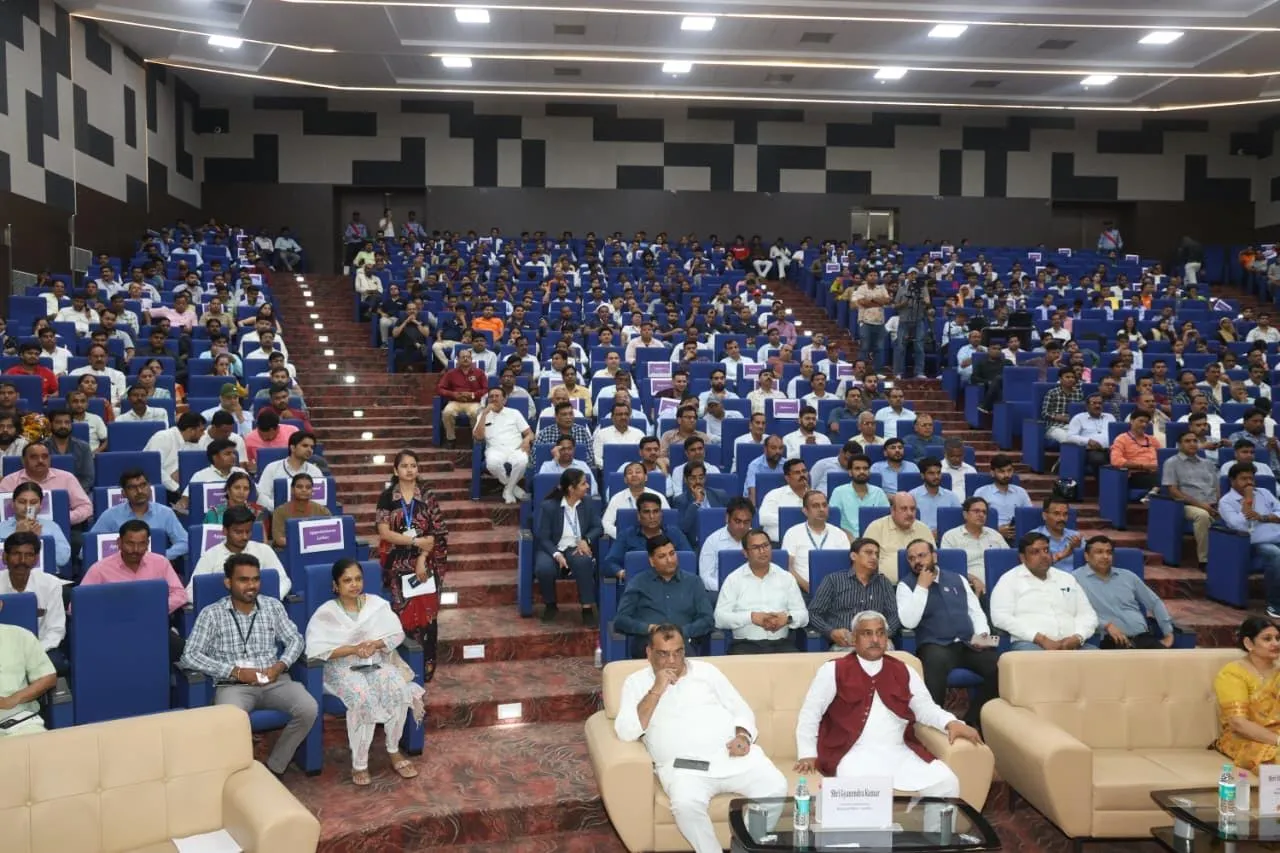 ग्वालियर में प्रधानमंत्री विकसित भारत रोजगार योजना के तहत हुआ भव्य आयोजन
प्रधानमंत्री श्री मोदी ने ग्वालियर सहित देशभर के कर्मचारियों व नियोक्ताओं के खातों में पहुँचाई 2400 करोड़ रुपए की धनराशि विधानसभा अध्यक्ष श्री तोमर के मुख्य आतिथ्य में ग्वालियर में हुआ कार्यक्रम का आयोजन