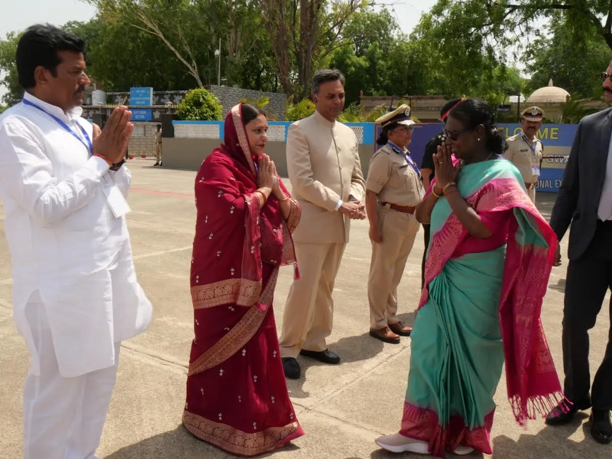 राष्ट्रपति श्रीमती द्रौपदी मुर्मु को ग्वालियर विमानतल पर भावभीनी विदाई
