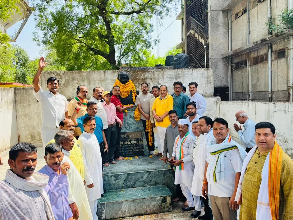 स्व. श्री संजय गांधी ने देश की युवा शक्ति को राजनीति की मुख्यधारा में जोड़ाः विधायक डाॅ. सिकरवार *संजय गांधी की पुण्यतिथि पर पुष्प अर्पित किए विधायक डाॅ. सिकरवार ने कांग्रेस के नव-नियुक्त मडंल अध्यक्षों का किया स्वागत