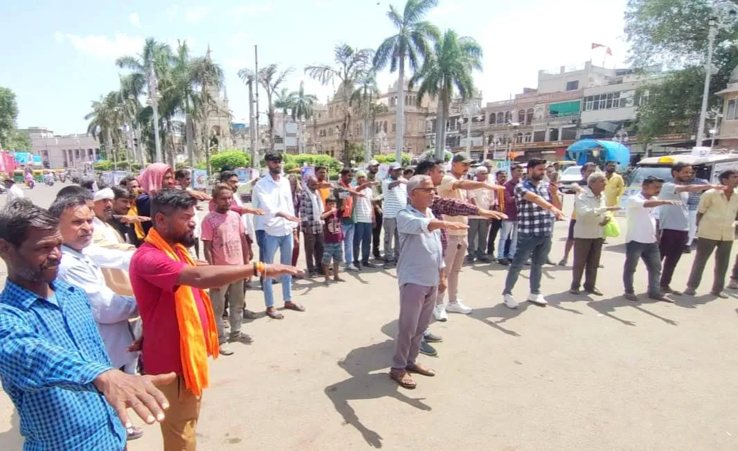 मेला प्राधिकरण के अध्यक्ष श्री जादौन ने नशामुक्ति जागरूकता रथों को दिखाई हरी झंडी