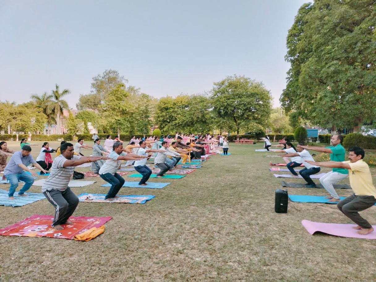 विश्व योग दिवस को लेकर जिले में व्यापक स्तर पर योगाभ्यास जारी
योग शिक्षको को दिया गया द्वितीय चरण का प्रशिक्षण
तृतीय चरण का प्रशिक्षण 12 जून से  प्रथम चरण में 143 एवं द्वितीय चरण में 600 शिक्षक मास्टर ट्रेनर्स के रूप में प्रशिक्षित
