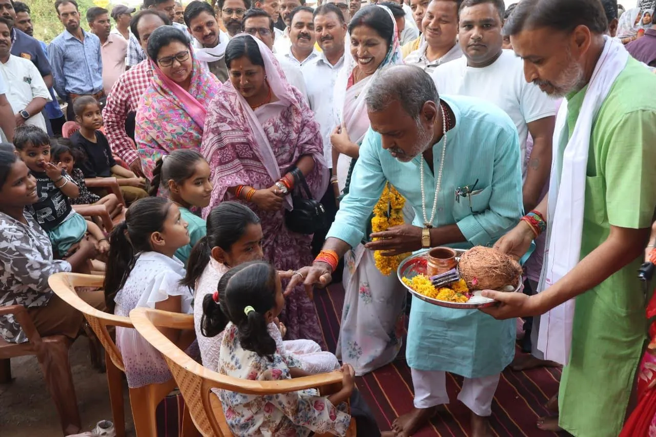 मंत्री श्री कुशवाह ने विधायक निधि से सीमेंट कंक्रीट सड़क निर्माण कार्य का किया भूमिपूजन