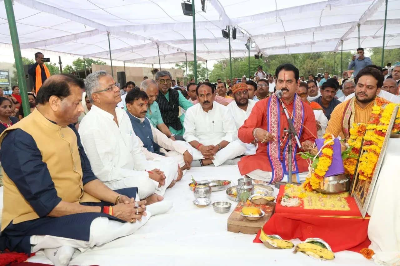 भावी पीढ़ी में देशभक्ति के संस्कार देना ही बलिदान मेला का उद्देश्य - श्री पवैया
वीरांगना लक्ष्मीबाई बलिदान मेला का संतो के सानिध्य में हुआ भूमिपूजन  17 व 18 जून को होगा बलिदान मेले का आयोजन