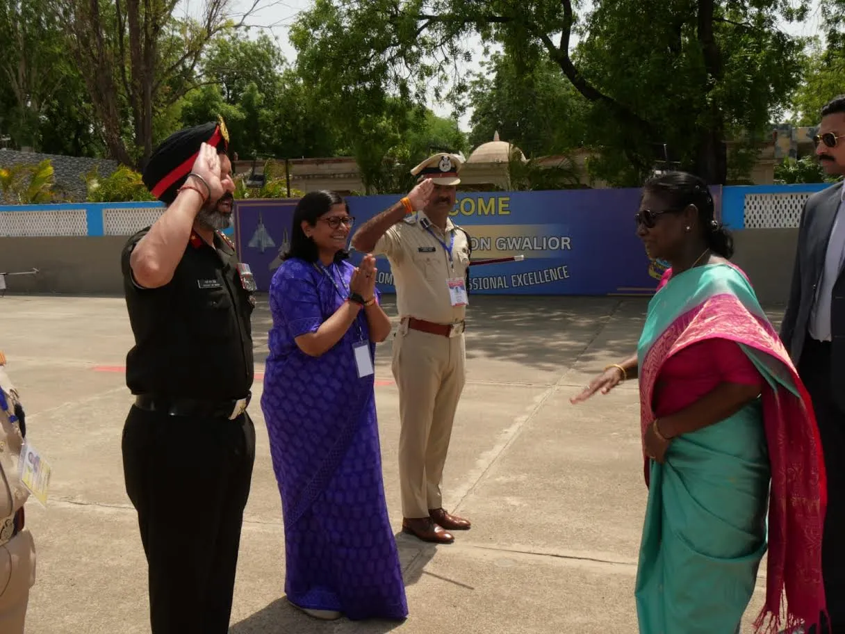 राष्ट्रपति श्रीमती द्रौपदी मुर्मु को ग्वालियर विमानतल पर भावभीनी विदाई
