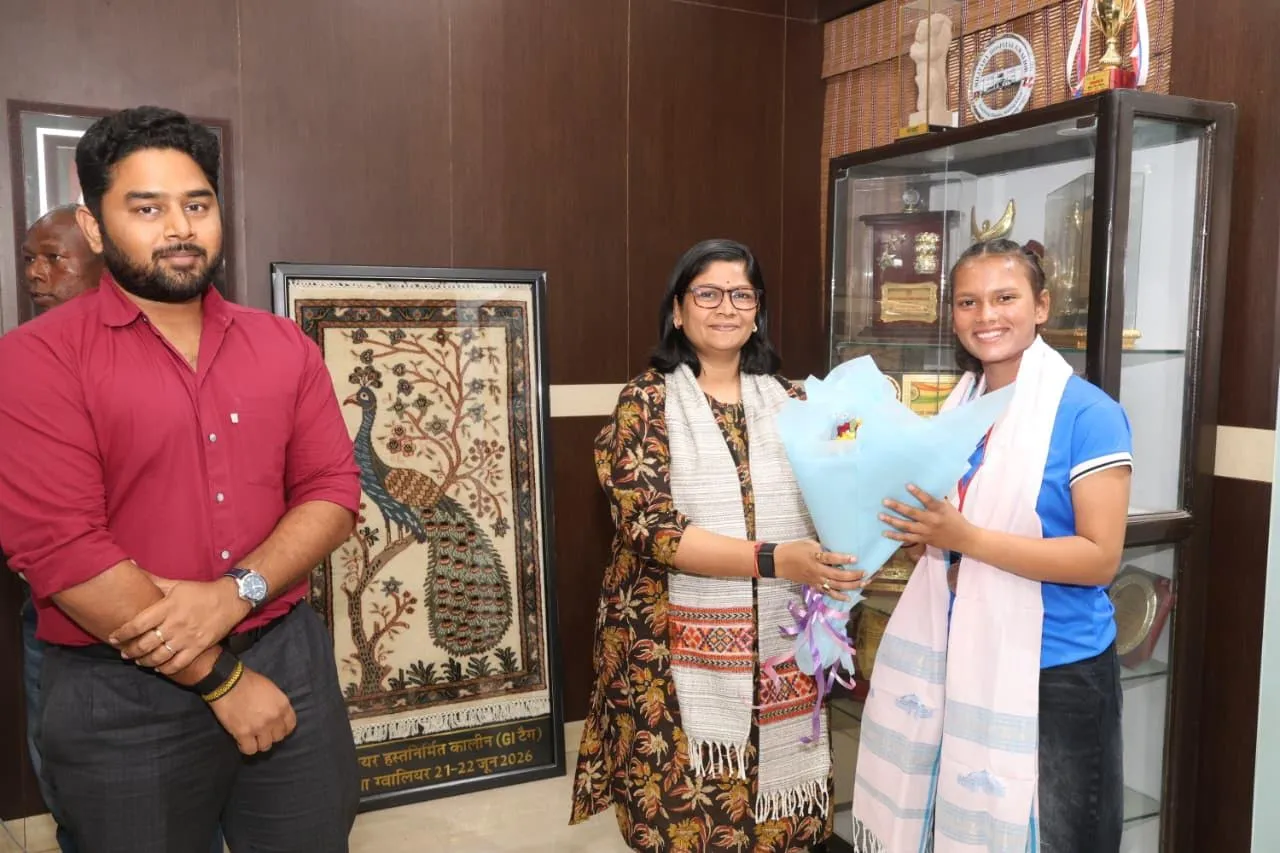 महिला हॉकी अकादमी ग्वालियर की 4 बेटियों ने जापान में लहराया भारत का परचम  कलेक्टर श्रीमती चौहान ने सम्मानित कर किया उत्साहवर्धन
जापान में आयोजित हुए अंडर-18 एशिया कप में किया उत्कृष्ट प्रदर्शन
