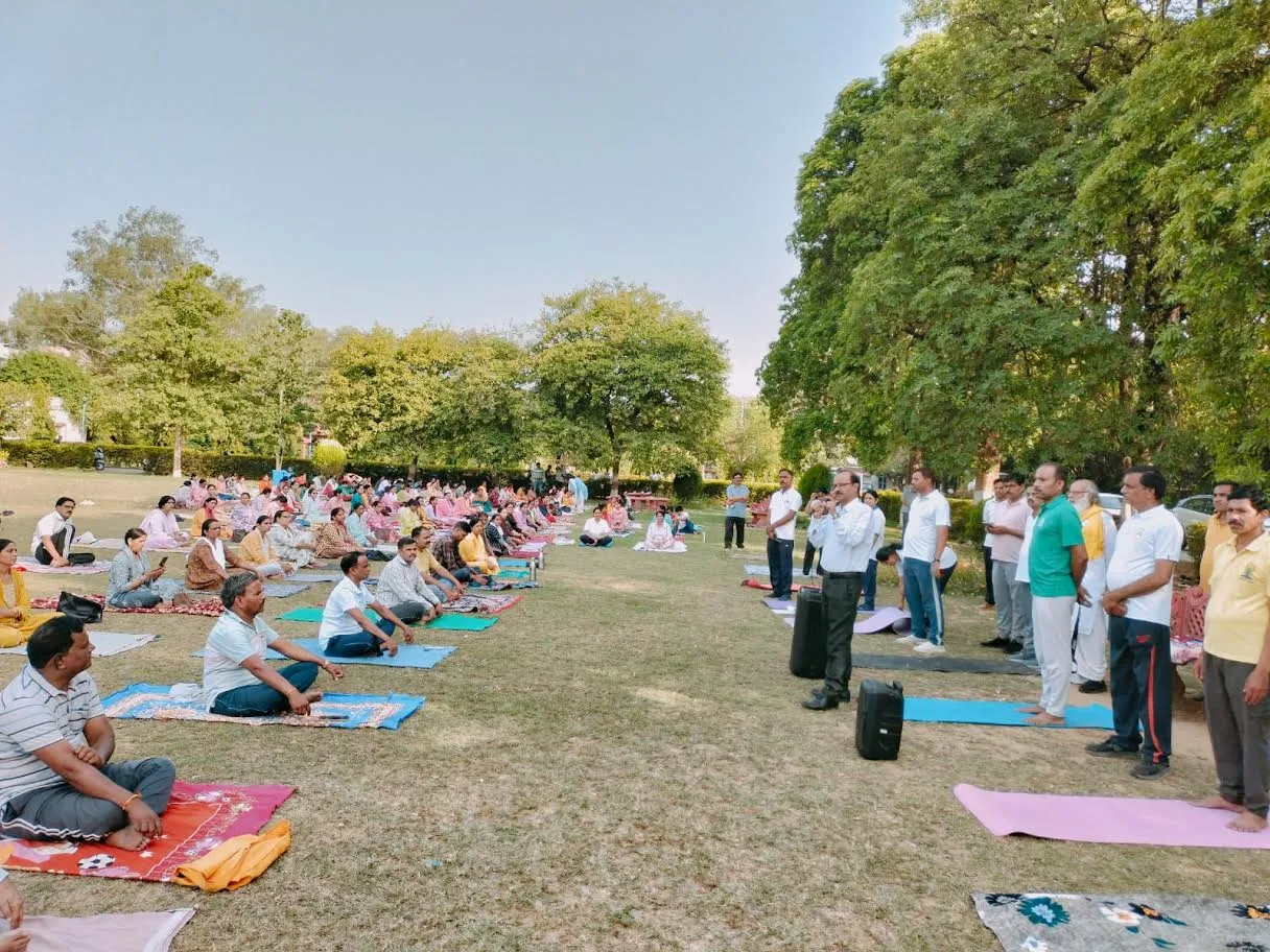 विश्व योग दिवस को लेकर जिले में व्यापक स्तर पर योगाभ्यास जारी
योग शिक्षको को दिया गया द्वितीय चरण का प्रशिक्षण
तृतीय चरण का प्रशिक्षण 12 जून से  प्रथम चरण में 143 एवं द्वितीय चरण में 600 शिक्षक मास्टर ट्रेनर्स के रूप में प्रशिक्षित