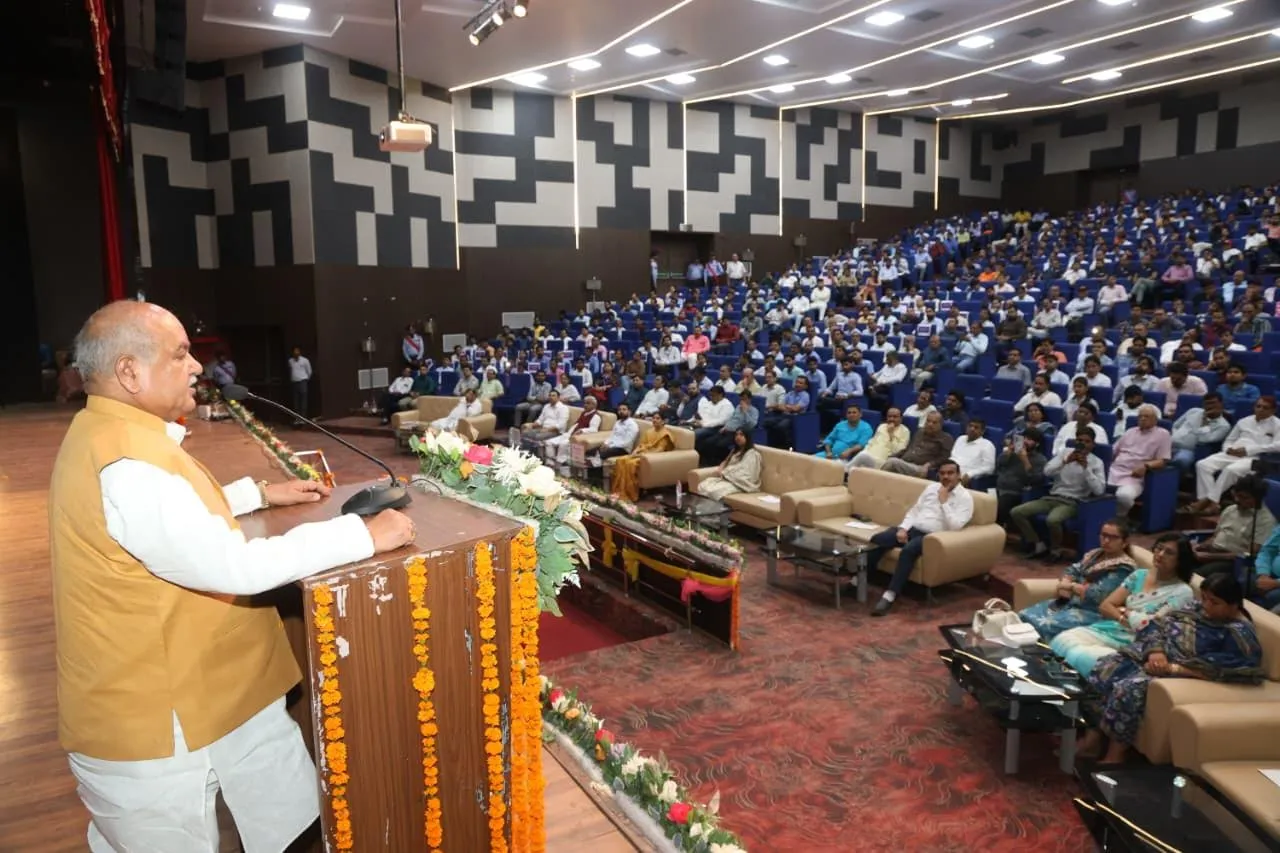 ग्वालियर में प्रधानमंत्री विकसित भारत रोजगार योजना के तहत हुआ भव्य आयोजन
प्रधानमंत्री श्री मोदी ने ग्वालियर सहित देशभर के कर्मचारियों व नियोक्ताओं के खातों में पहुँचाई 2400 करोड़ रुपए की धनराशि विधानसभा अध्यक्ष श्री तोमर के मुख्य आतिथ्य में ग्वालियर में हुआ कार्यक्रम का आयोजन