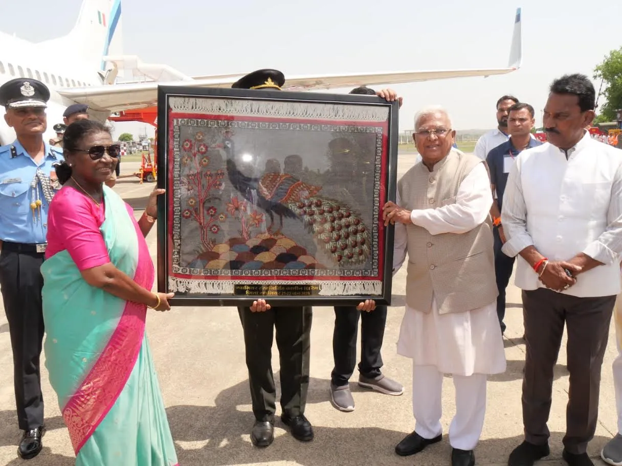 राष्ट्रपति श्रीमती द्रौपदी मुर्मु को ग्वालियर विमानतल पर भावभीनी विदाई