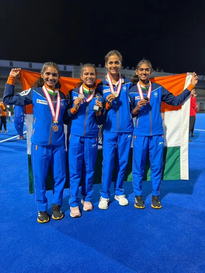 महिला हॉकी अकादमी ग्वालियर की 4 बेटियों ने जापान में लहराया भारत का परचम  कलेक्टर श्रीमती चौहान ने सम्मानित कर किया उत्साहवर्धन
जापान में आयोजित हुए अंडर-18 एशिया कप में किया उत्कृष्ट प्रदर्शन