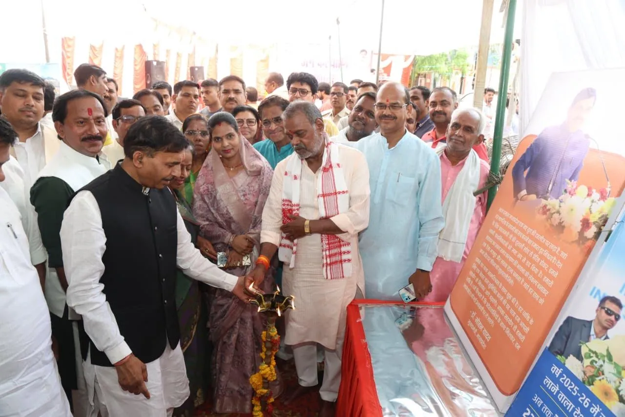 ढोली बुआ पुल के समीप लगे जनकल्याण शिविर में 1867 लोगों को मिला सीधा लाभ  मंत्री श्री कुशवाह के मुख्य आतिथ्य में हुआ शिविर का आयोजन
अंतिम छोर के व्यक्ति तक सरकार पहुँचा रही है मदद – मंत्री श्री कुशवाह
दक्षिण विधानसभा क्षेत्र में जोनवार भी लगाए जायेंगे शिविर