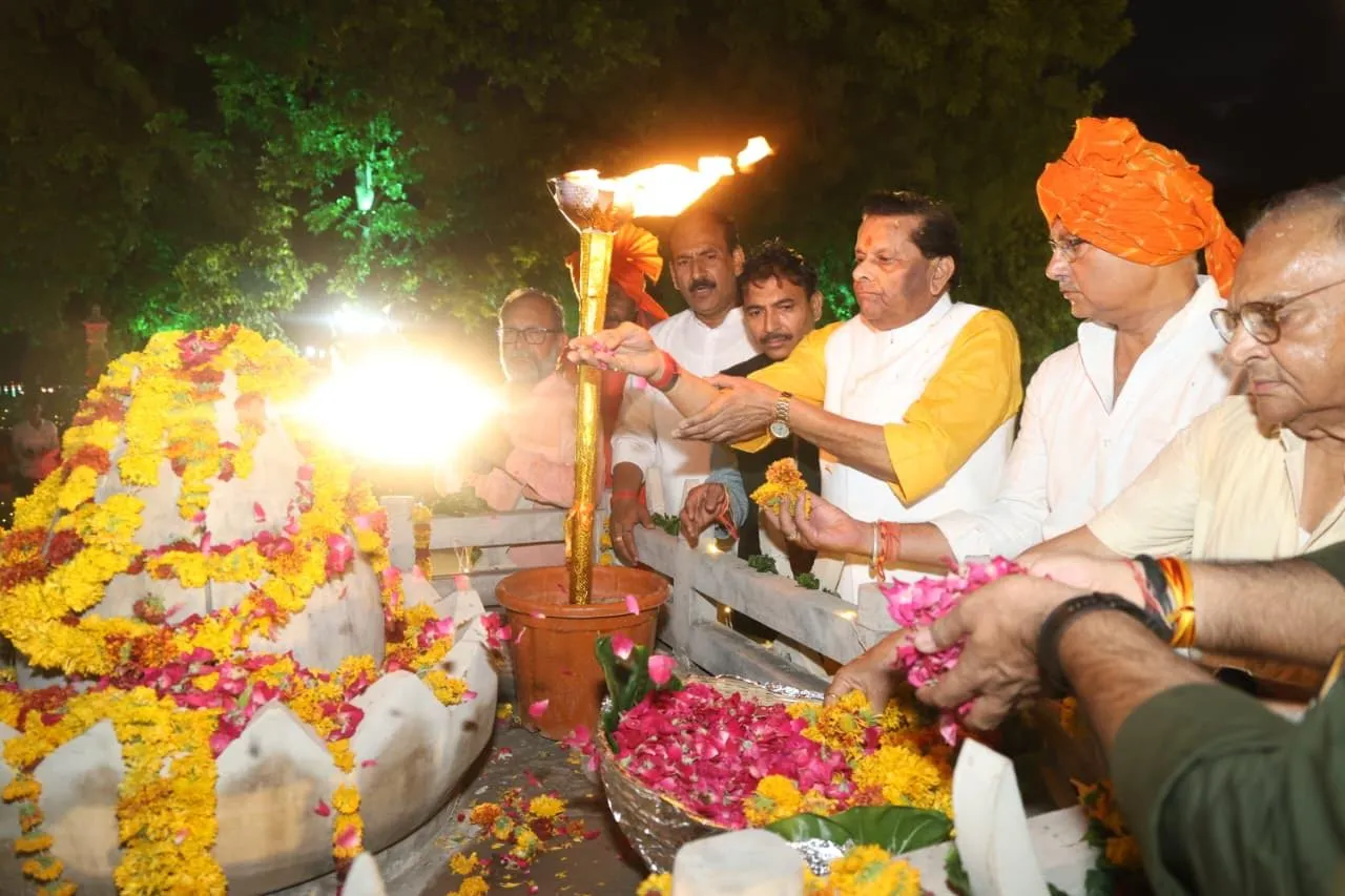 शहीद ज्योति यात्रा के साथ दो दिवसीय बलिदान मेला की भव्य शुरूआत
झांसी से आई शहीद ज्योति की स्थापना से जगमगाई वीरांगना लक्ष्मीबाई की समाधि
वीरांगना लक्ष्मीबाई के शस्त्रों की प्रदर्शनी का भी हुआ उदघाटन
“वीर शिरोमणि महाराणा प्रताप” लघु नाटिका के मंचन में किया रोमांचित