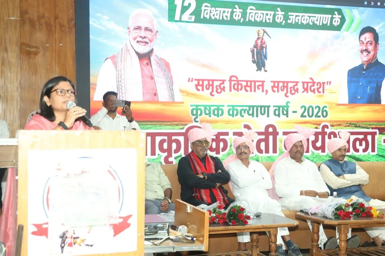 जैविक खेती अपनाने का संकल्प लें किसान, स्वास्थ्य और समृद्धि की मजबूत नींव - सांसद श्री कुशवाह जिला स्तरीय किसान कार्यशाला में जैविक खेती के लाभों पर हुआ मंथन जैविक किसानों का सम्मान भी किया गया