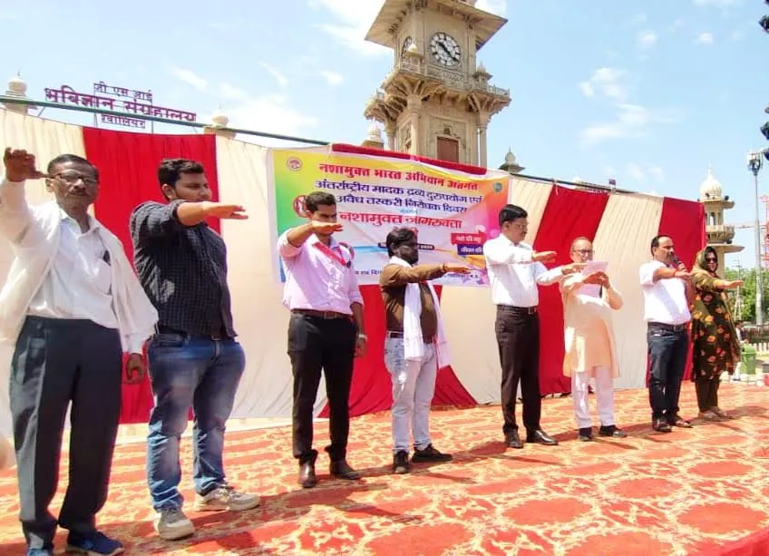 मेला प्राधिकरण के अध्यक्ष श्री जादौन ने नशामुक्ति जागरूकता रथों को दिखाई हरी झंडी