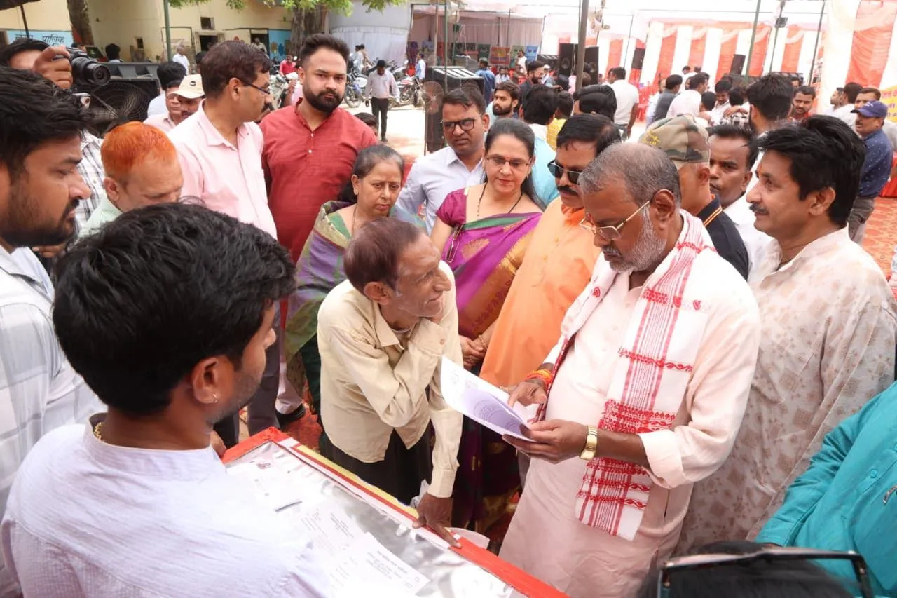 ढोली बुआ पुल के समीप लगे जनकल्याण शिविर में 1867 लोगों को मिला सीधा लाभ  मंत्री श्री कुशवाह के मुख्य आतिथ्य में हुआ शिविर का आयोजन
अंतिम छोर के व्यक्ति तक सरकार पहुँचा रही है मदद – मंत्री श्री कुशवाह
दक्षिण विधानसभा क्षेत्र में जोनवार भी लगाए जायेंगे शिविर