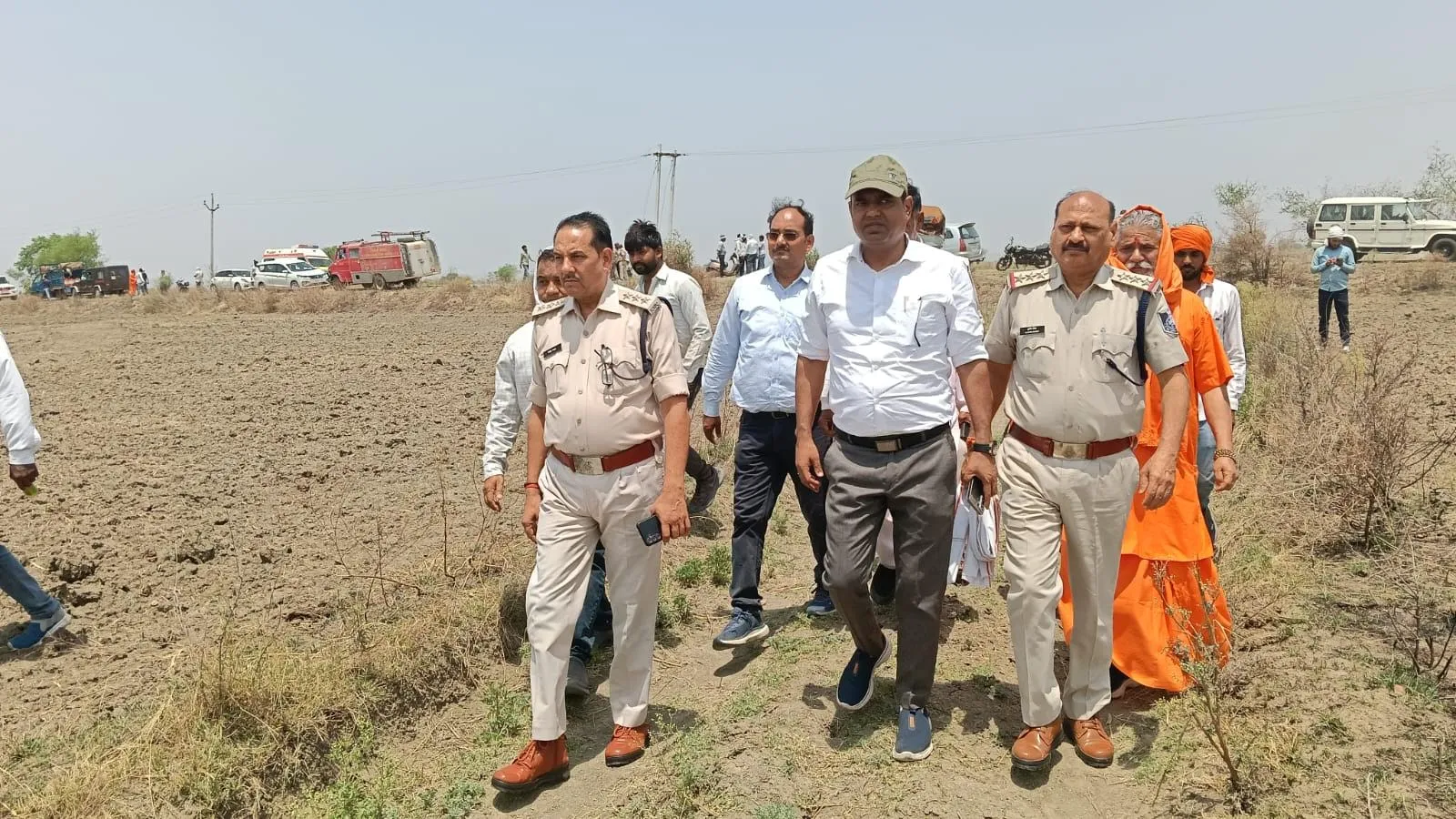 जिला प्रशासन की बड़ी कार्रवाई रामजानकी ट्रस्ट रानी घाटी मंदिर की 107 बीघा भूमि अतिक्रमण मुक्त कराई भूमि का कब्जा मंदिर ट्रस्ट को सौंपा गया