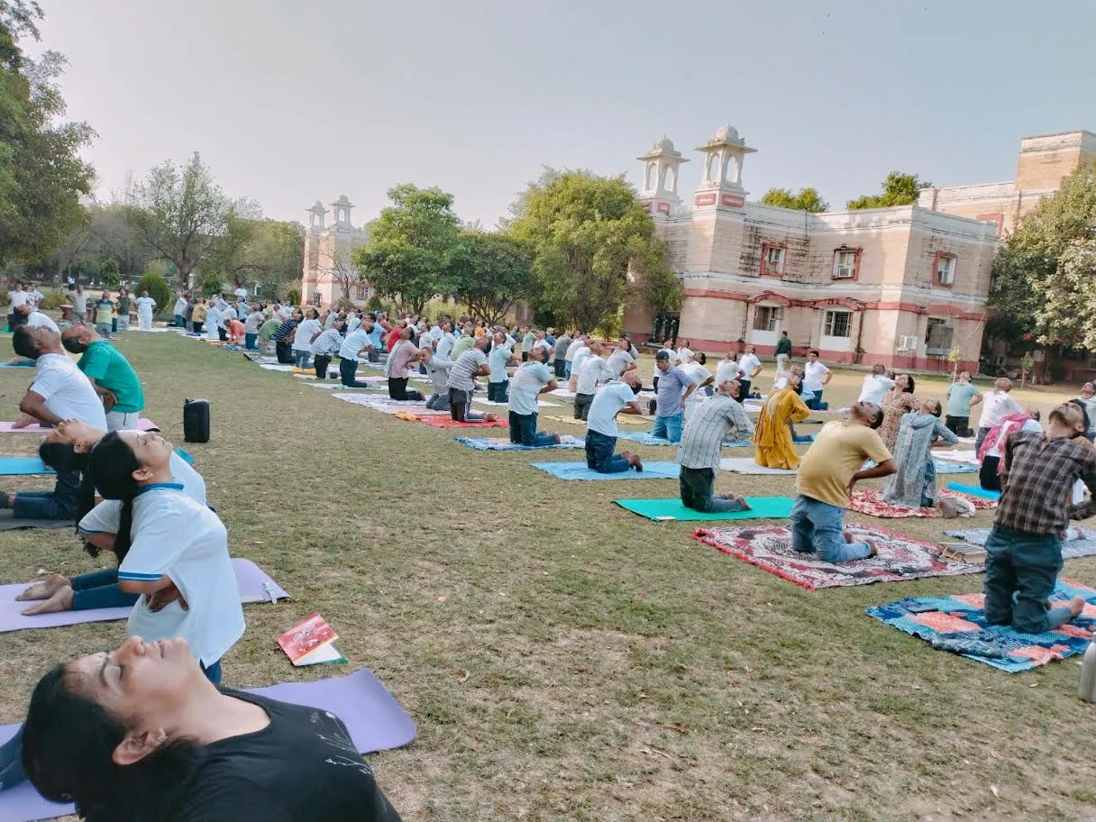 विश्व योग दिवस को लेकर जिले में व्यापक स्तर पर योगाभ्यास जारी
योग शिक्षको को दिया गया द्वितीय चरण का प्रशिक्षण
तृतीय चरण का प्रशिक्षण 12 जून से  प्रथम चरण में 143 एवं द्वितीय चरण में 600 शिक्षक मास्टर ट्रेनर्स के रूप में प्रशिक्षित