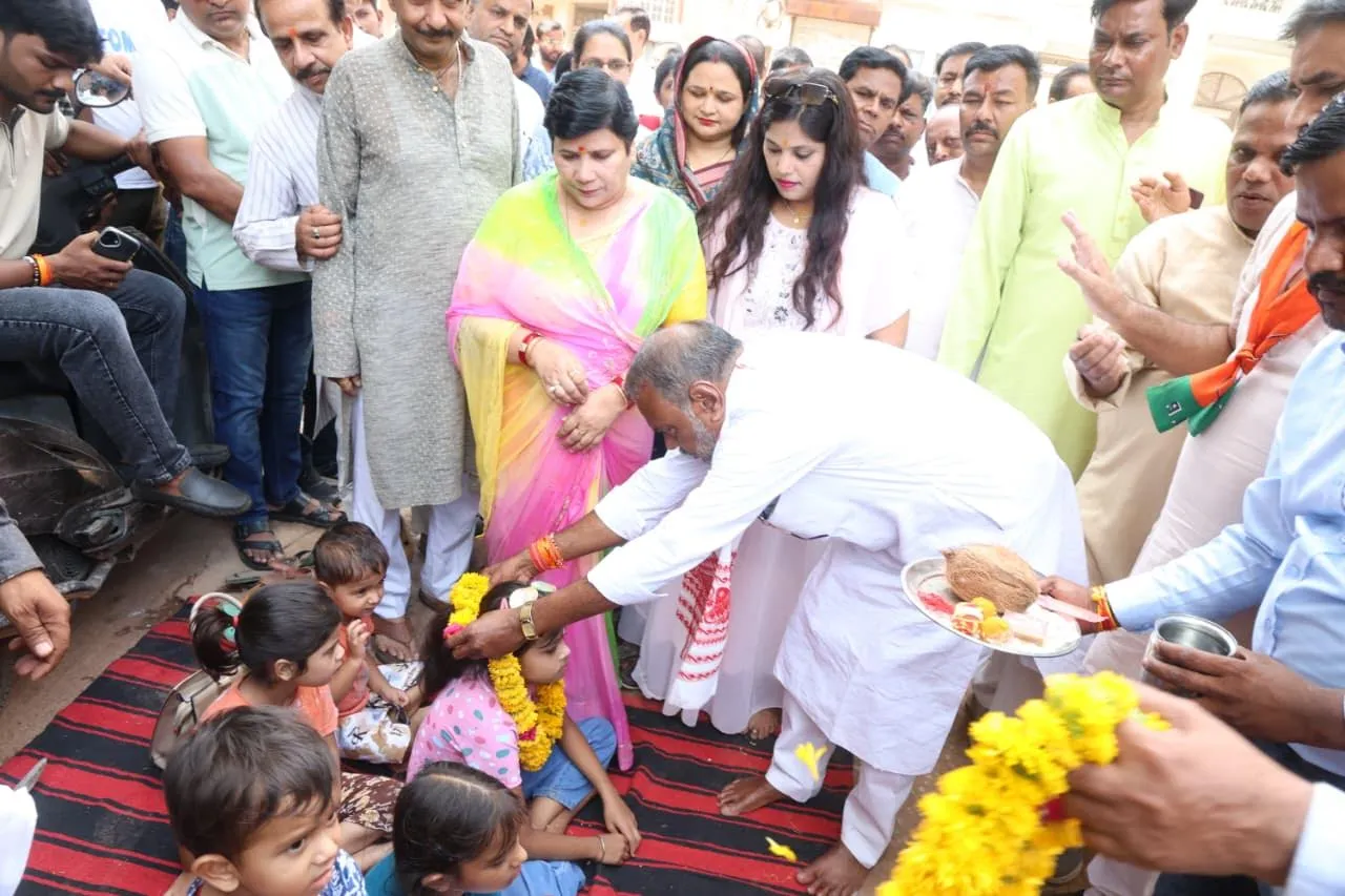 ग्वालियर दक्षिण के विकास को मिलेगी गति मंत्री श्री कुशवाह ने कन्या पूजन कर विकास कार्यों का किया भूमिपूजन
बुनियादी सुविधाओं के विस्तार के लिए सरकार प्रतिबद्ध – श्री कुशवाह
मुख्यमंत्री अधोसंरचना मद से स्वीकृत हुए हैं विकास कार्य