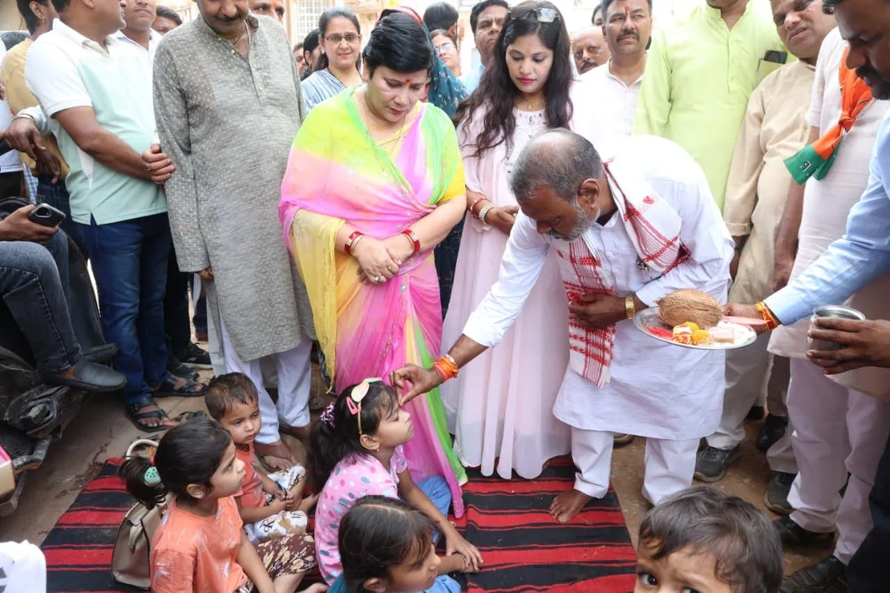 ग्वालियर दक्षिण के विकास को मिलेगी गति मंत्री श्री कुशवाह ने कन्या पूजन कर विकास कार्यों का किया भूमिपूजन
बुनियादी सुविधाओं के विस्तार के लिए सरकार प्रतिबद्ध – श्री कुशवाह
मुख्यमंत्री अधोसंरचना मद से स्वीकृत हुए हैं विकास कार्य