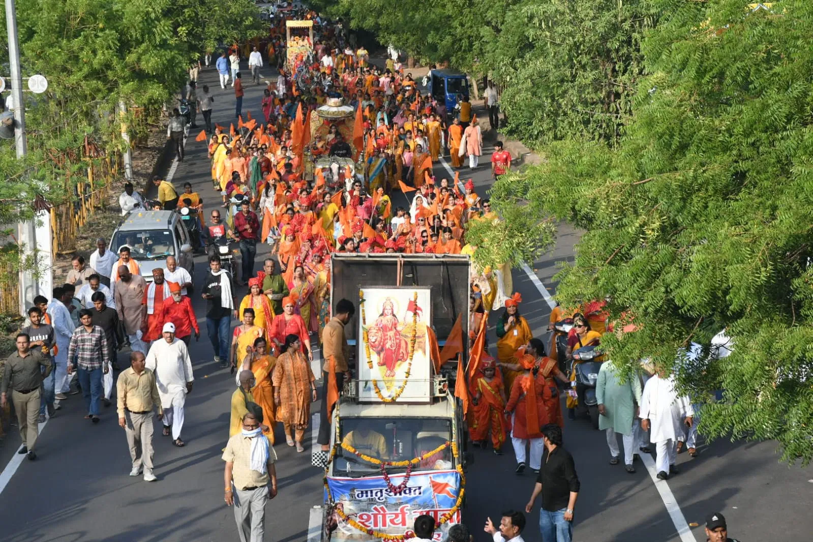 मातृ शक्ति शौर्य यात्रा से दिया राष्ट्रभक्ति और सांस्कृतिक गौरव का संदेश
-भारत माता, राम दरबार और लक्ष्मीबाई की झांकियां रही आकर्षण का केंद्र
ग्वालियर। वीरांगना महारानी लक्ष्मीबाई के बलिदान दिवस पर गुरुवार को