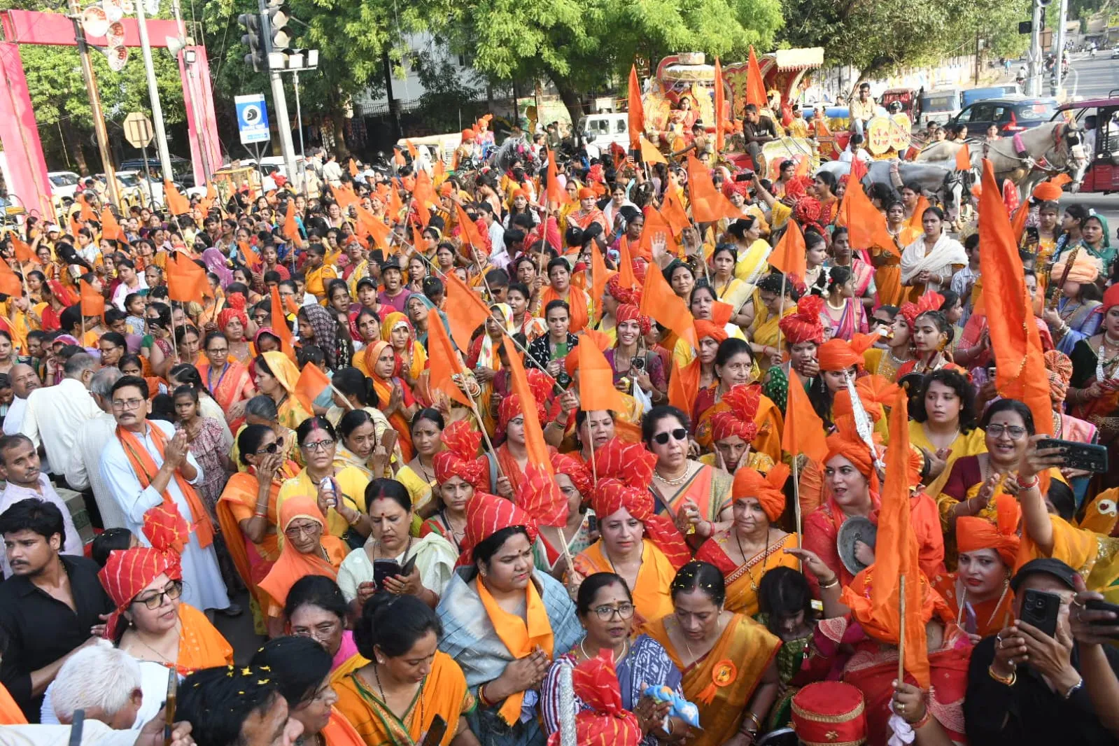 मातृ शक्ति शौर्य यात्रा से दिया राष्ट्रभक्ति और सांस्कृतिक गौरव का संदेश
-भारत माता, राम दरबार और लक्ष्मीबाई की झांकियां रही आकर्षण का केंद्र
ग्वालियर। वीरांगना महारानी लक्ष्मीबाई के बलिदान दिवस पर गुरुवार को